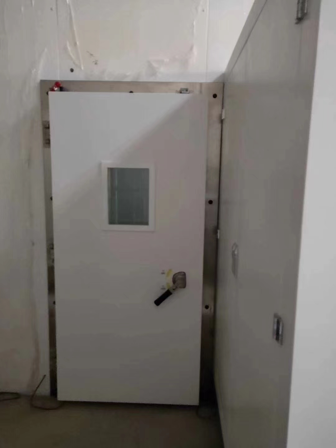 又叫老化房(燒機(jī)房)